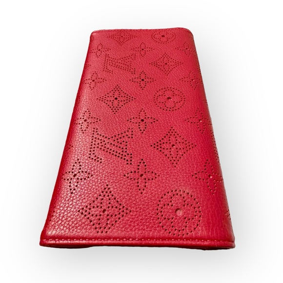 LOUIS VUITTON 2011 Mahina Leather Amelia Wallet, Grenat - Picture 6 of 16